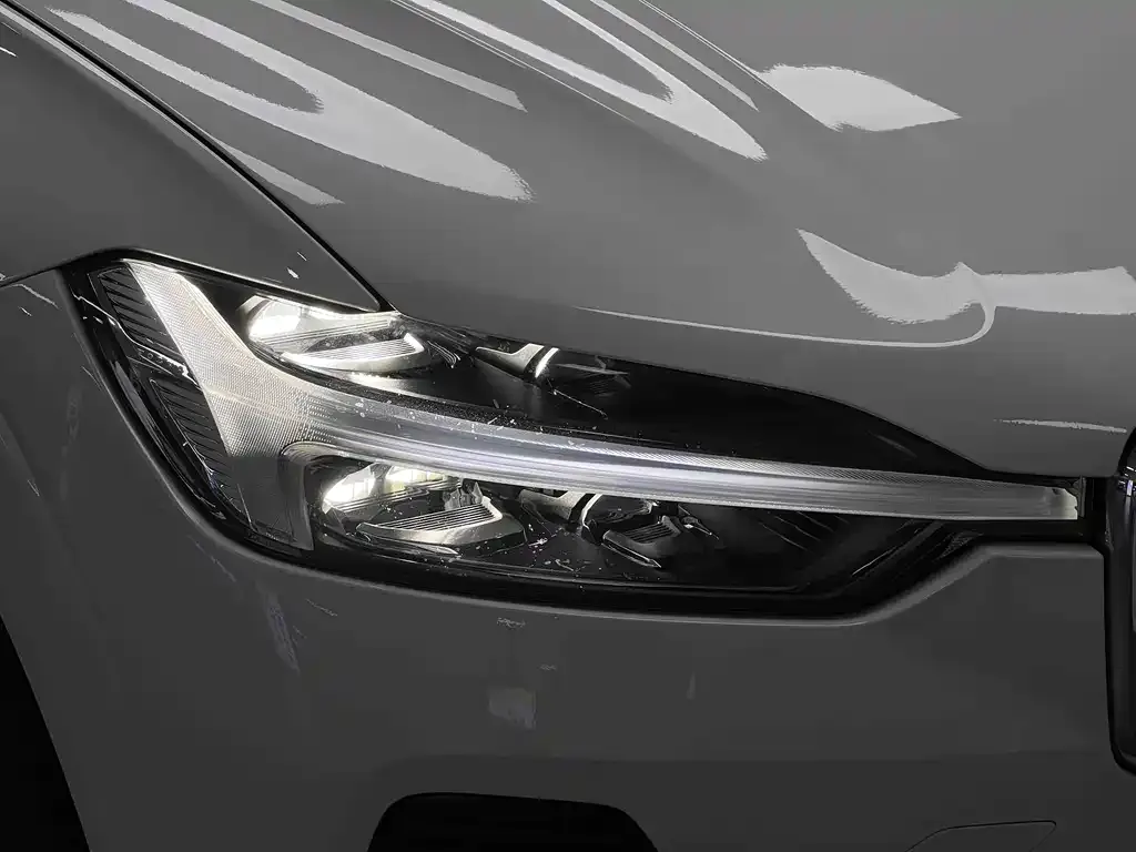 Volvo XC60 — фото 7