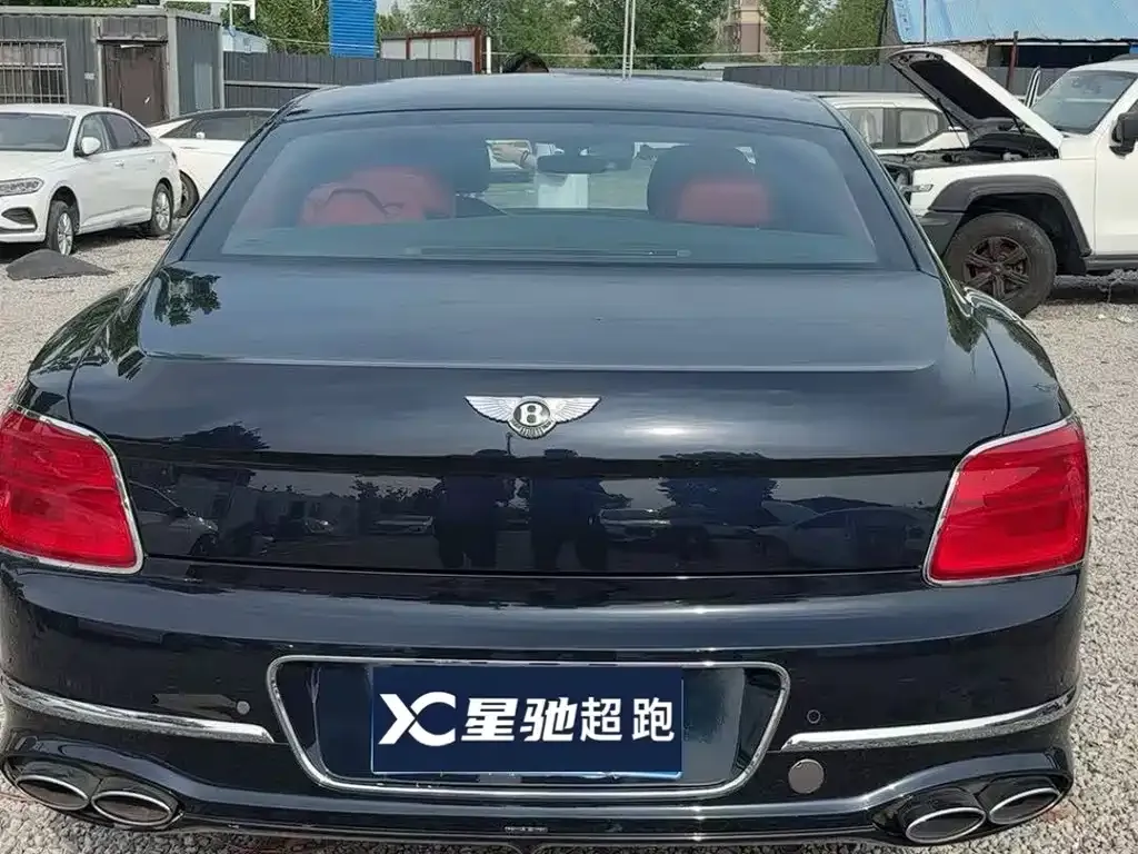 Bentley Flying Spur — фото 3