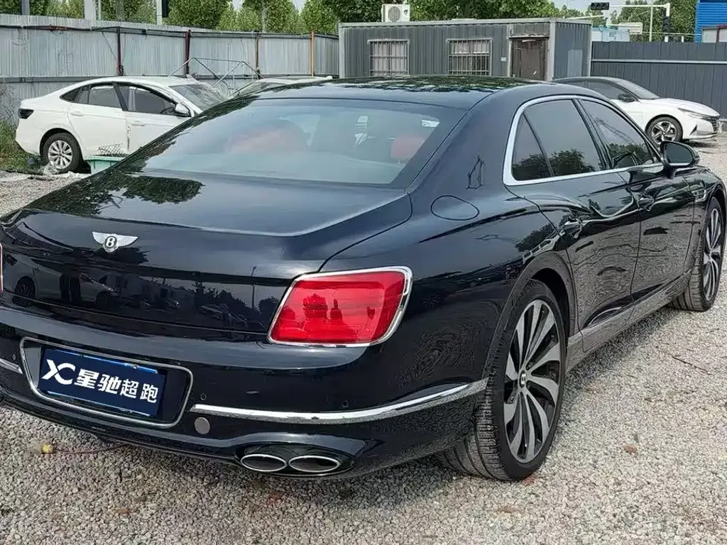 Bentley Flying Spur — фото 6