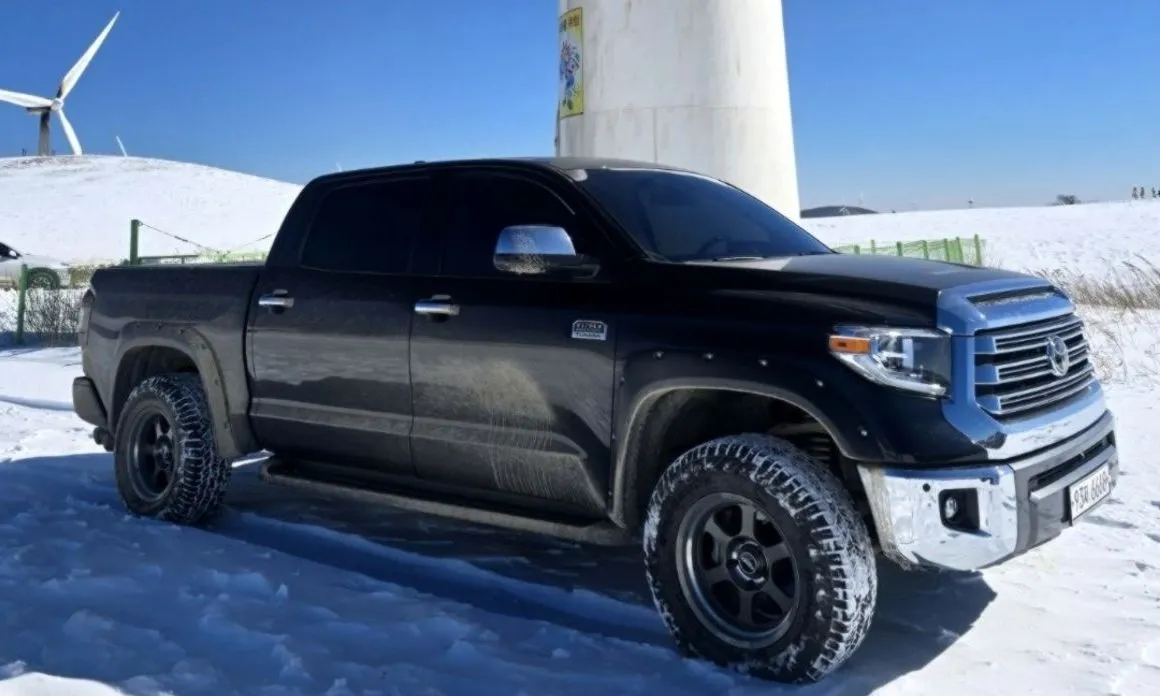 Toyota Tundra — фото 1