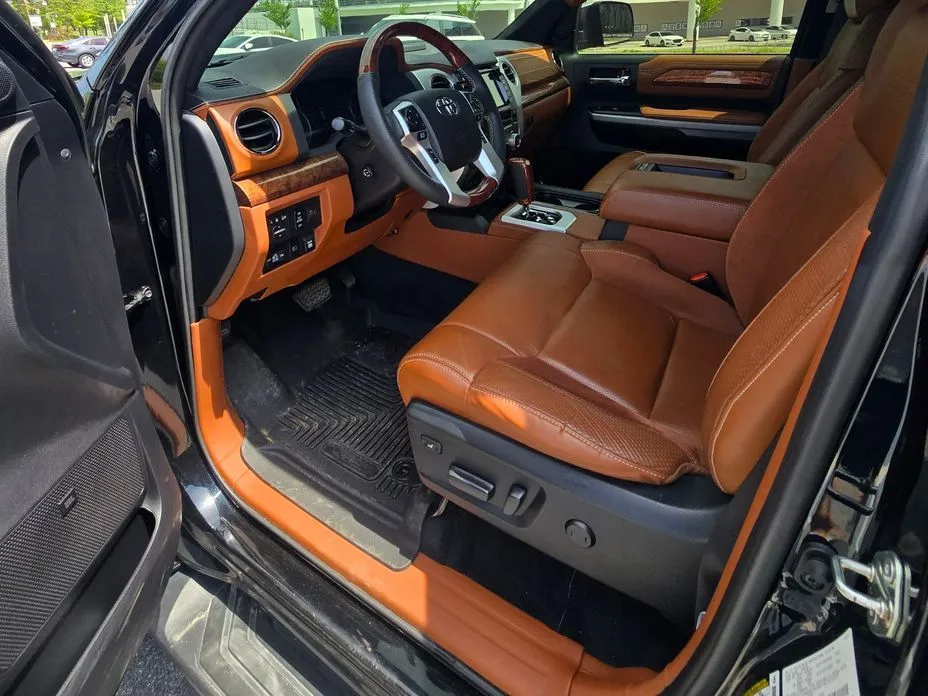 Toyota Tundra — фото 10
