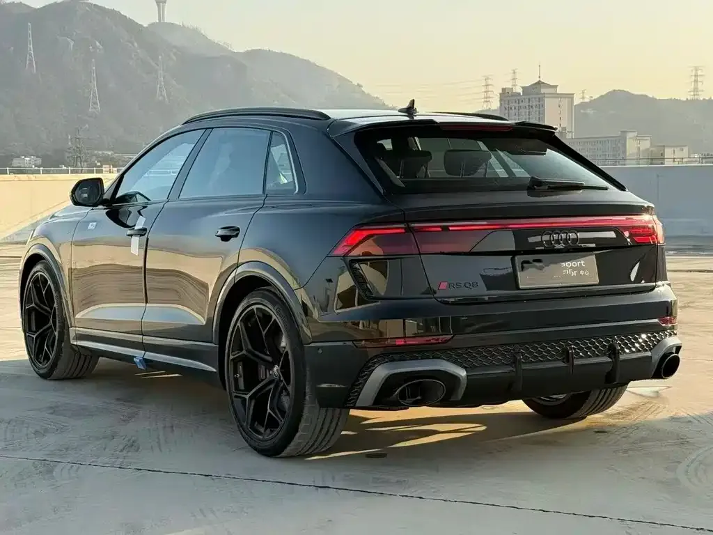 Audi RS Q8 — фото 8