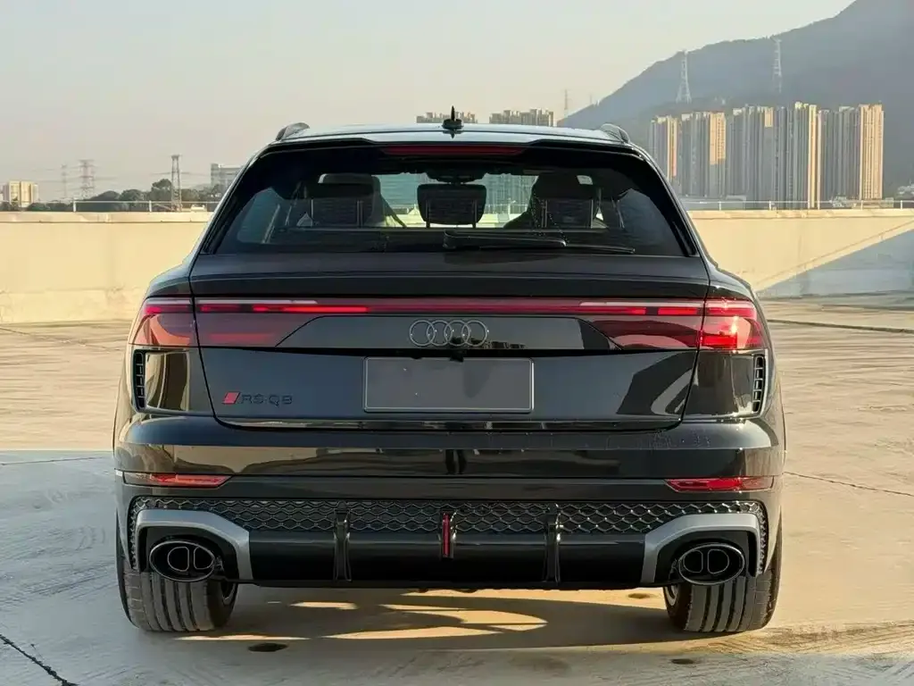 Audi RS Q8 — фото 4