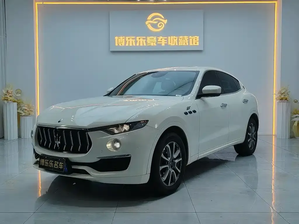 Maserati Levante — фото 1