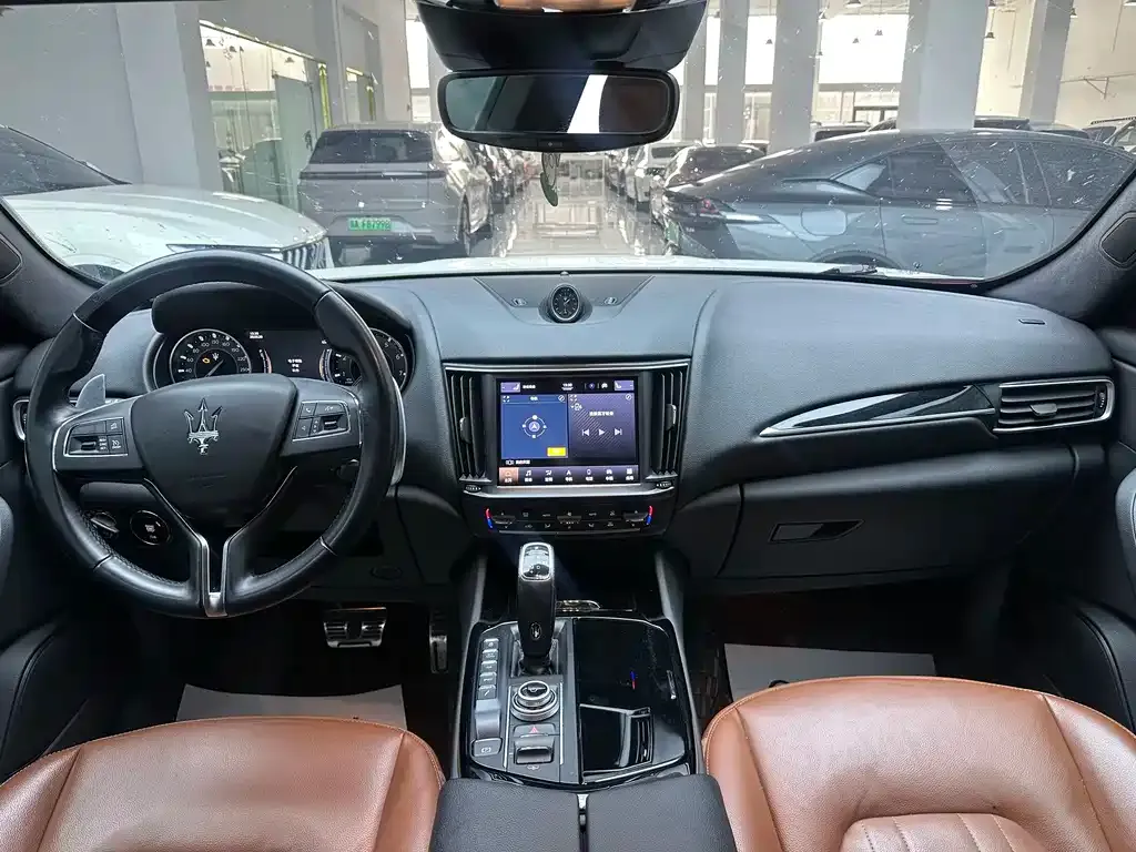 Maserati Levante — фото 9