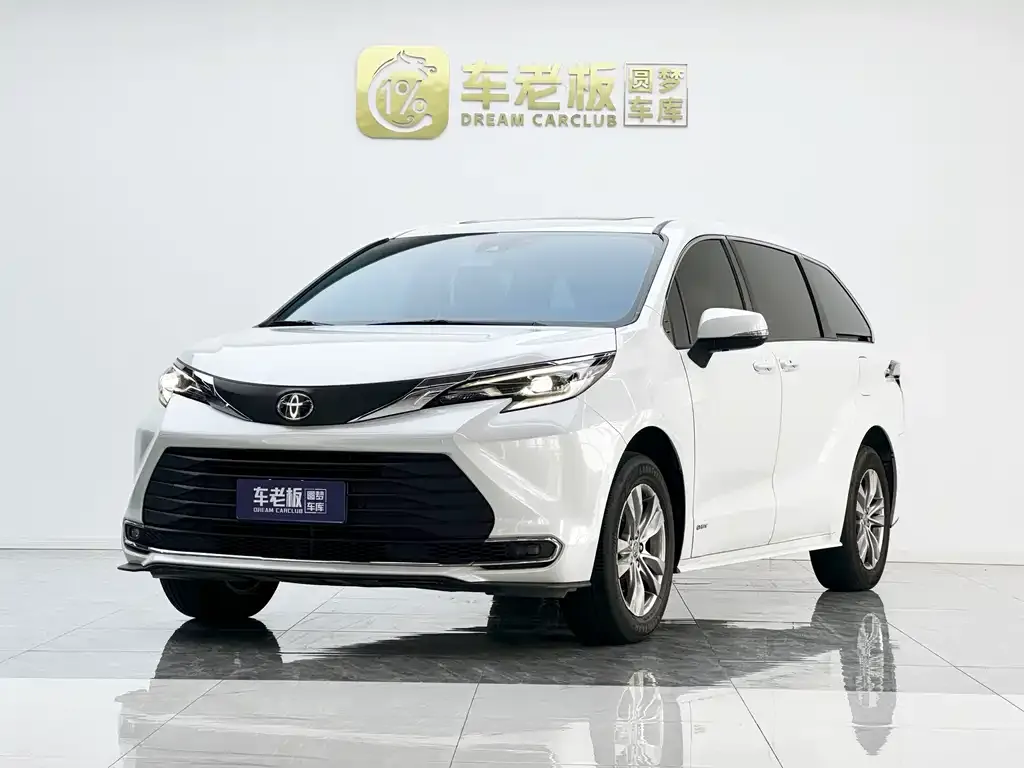 Toyota Sienna — фото 1