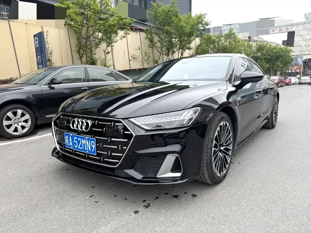 Audi A7L — фото 1