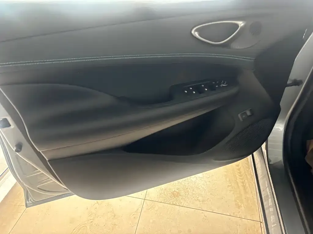 BYD Seal 05 DM-i — фото 10
