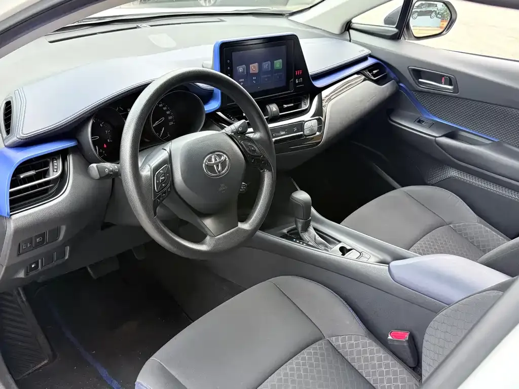 Toyota C-HR — фото 9