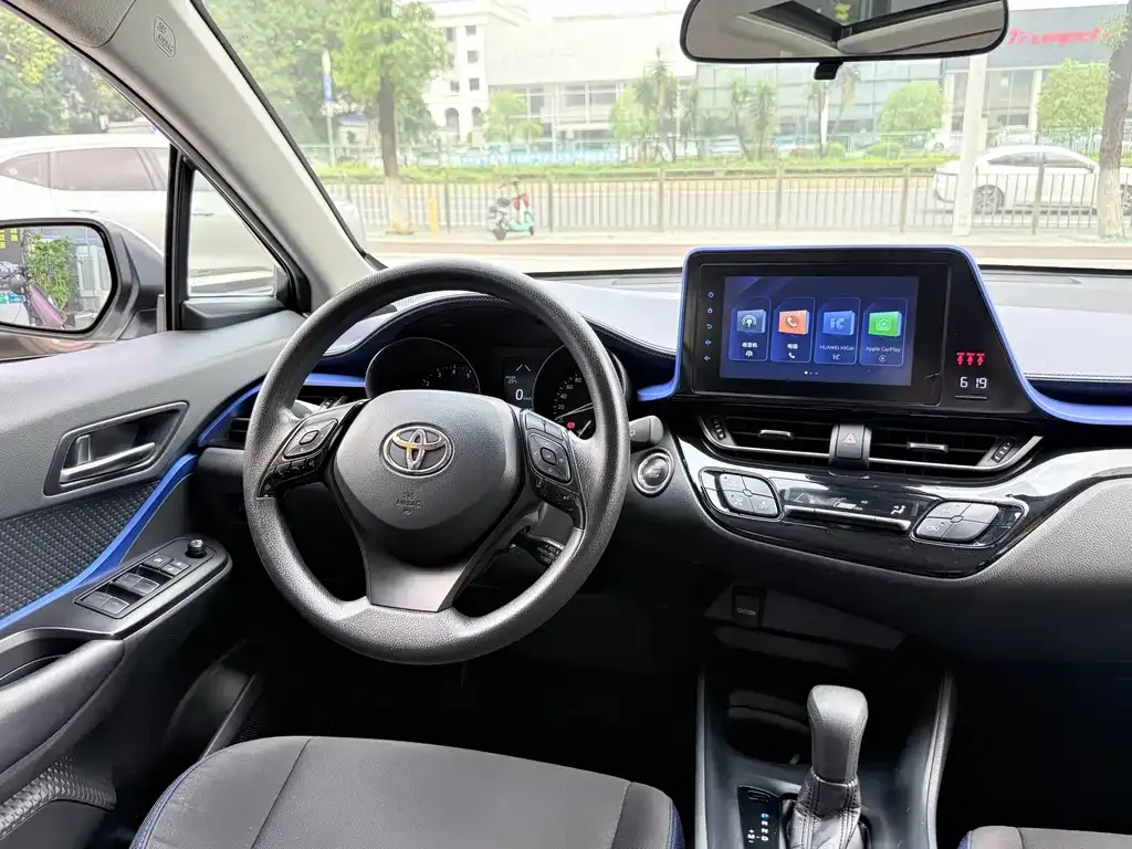 Toyota C-HR — фото 6