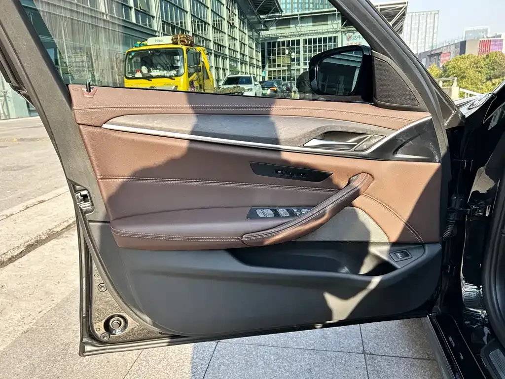 BMW 5 Series — фото 4