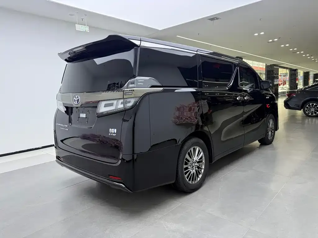 Toyota Vellfire — фото 7