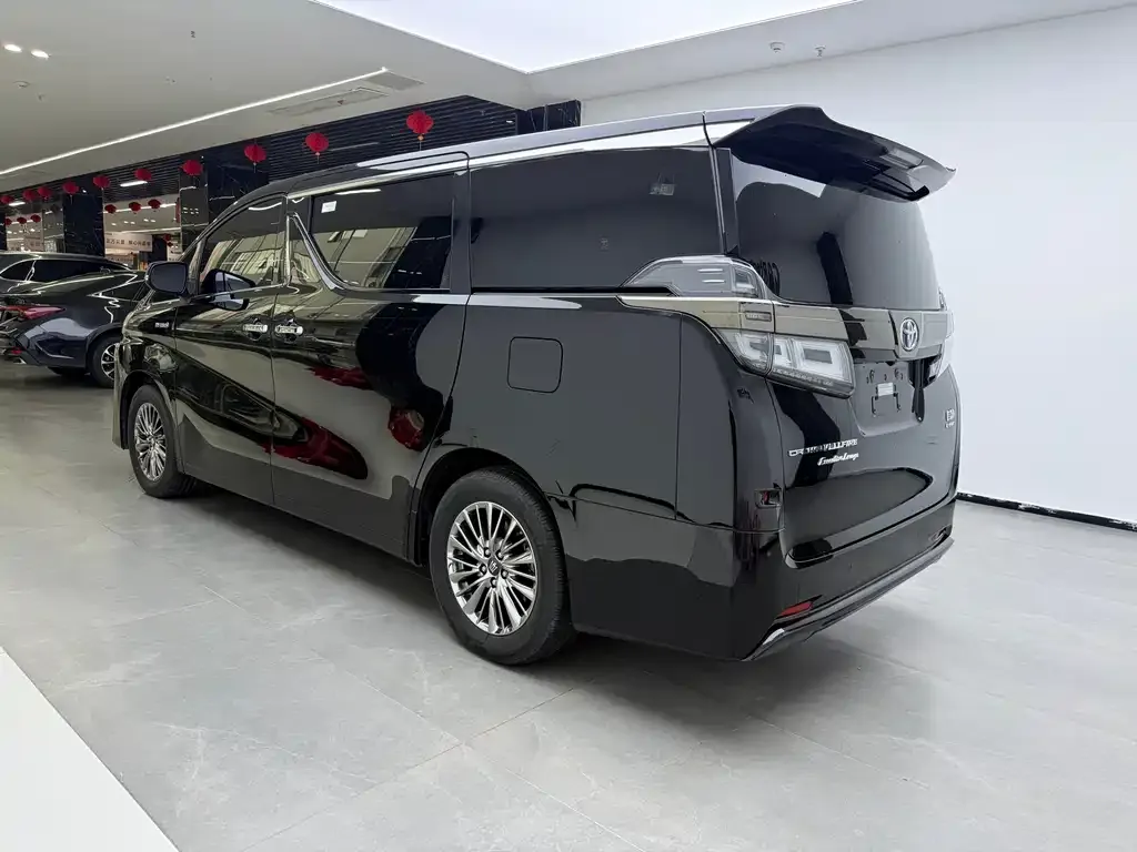 Toyota Vellfire — фото 2