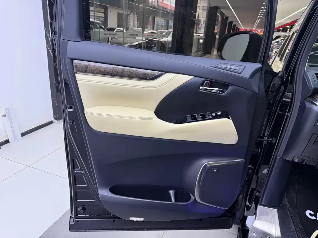 Toyota Vellfire — фото 9