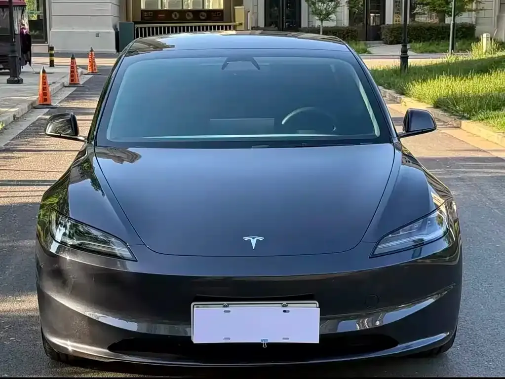 Tesla Model 3 — фото 3