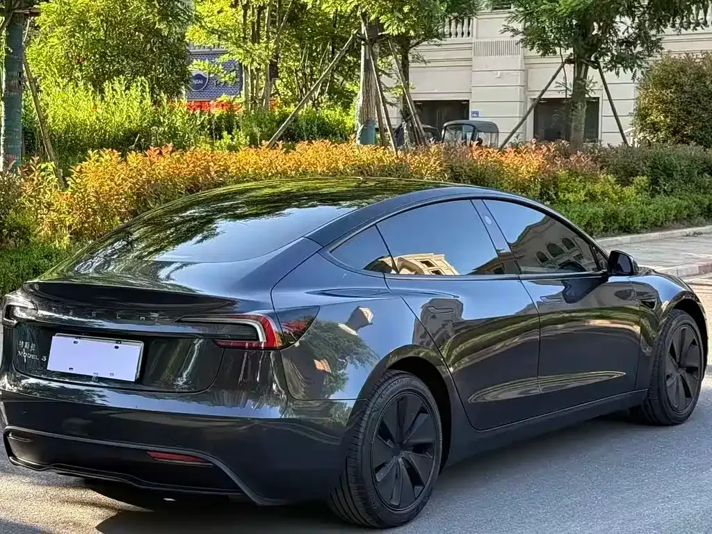 Tesla Model 3 — фото 8