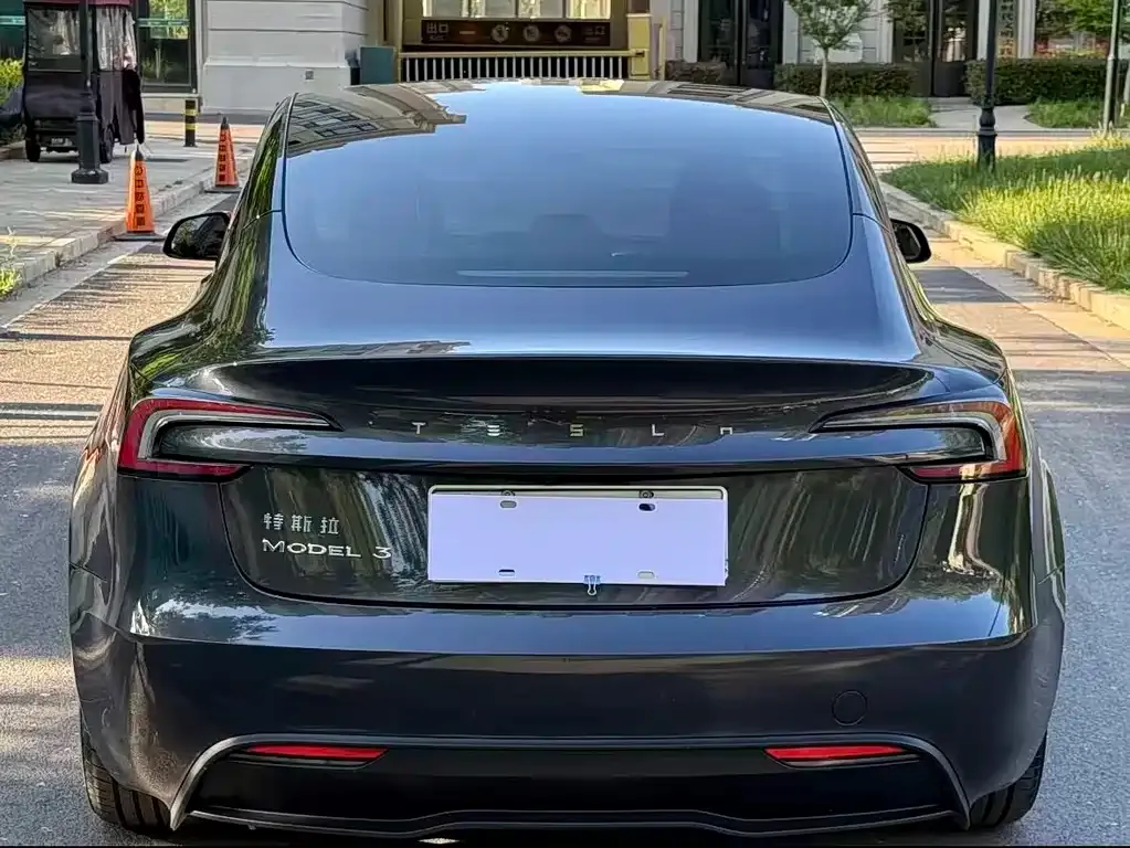Tesla Model 3 — фото 6