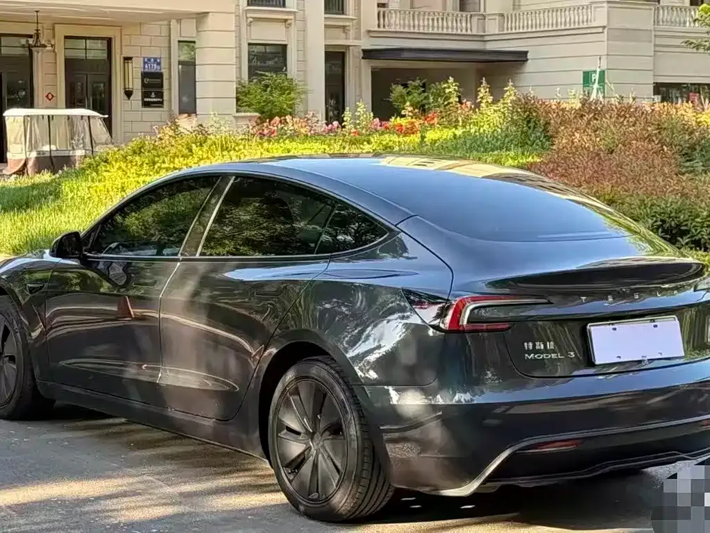 Tesla Model 3 — фото 7