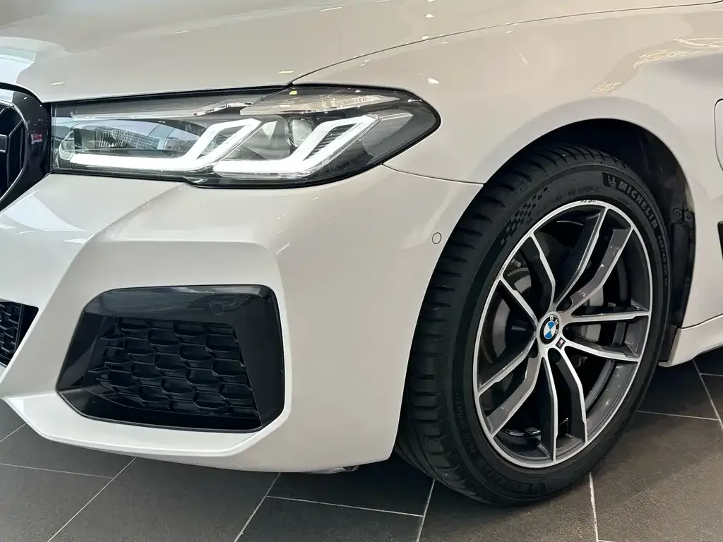 BMW 5 Series New Energy — фото 8