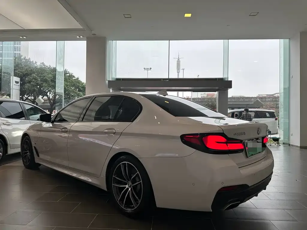 BMW 5 Series New Energy — фото 6