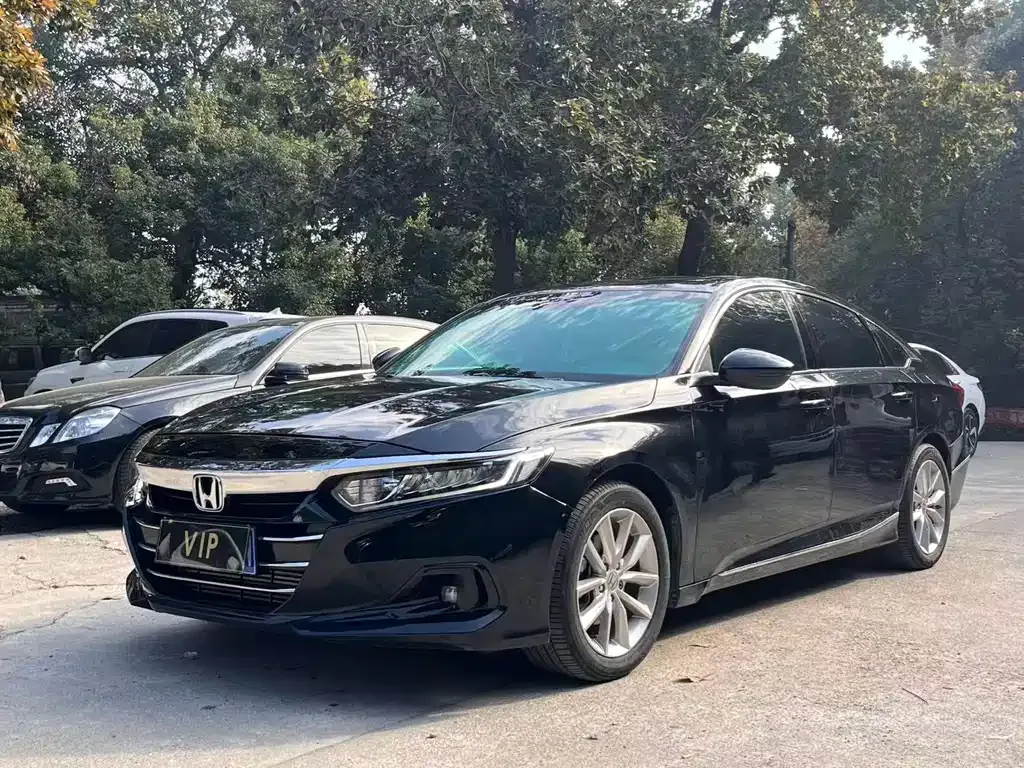 Honda Accord — фото 1