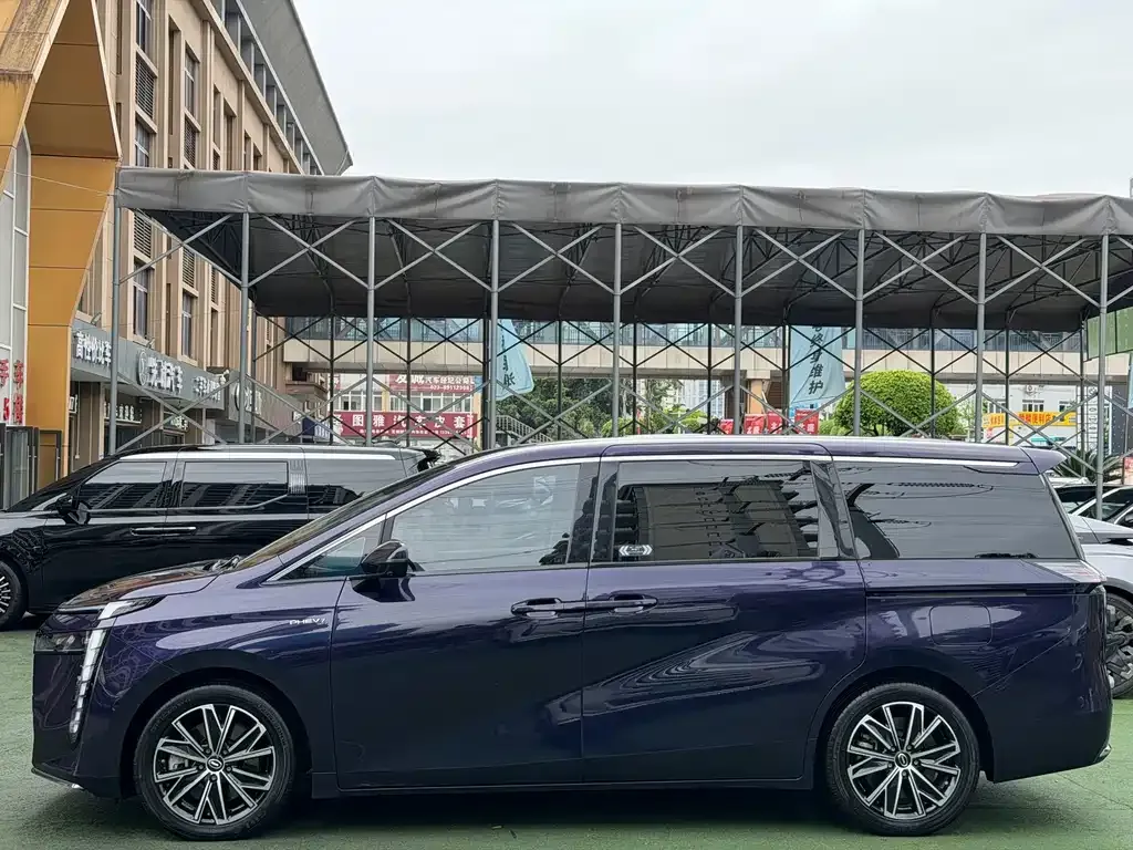 GAC Motor 传祺E8 PHEV — фото 10