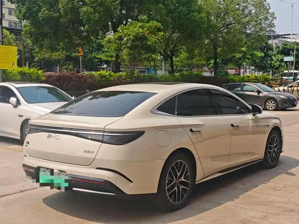 BYD Seal 07 DM-i — фото 9