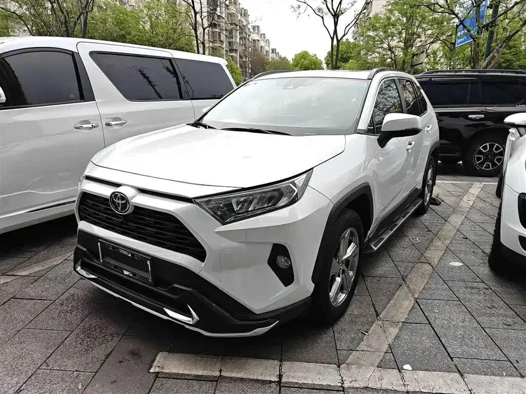 Toyota RAV4 — фото 4