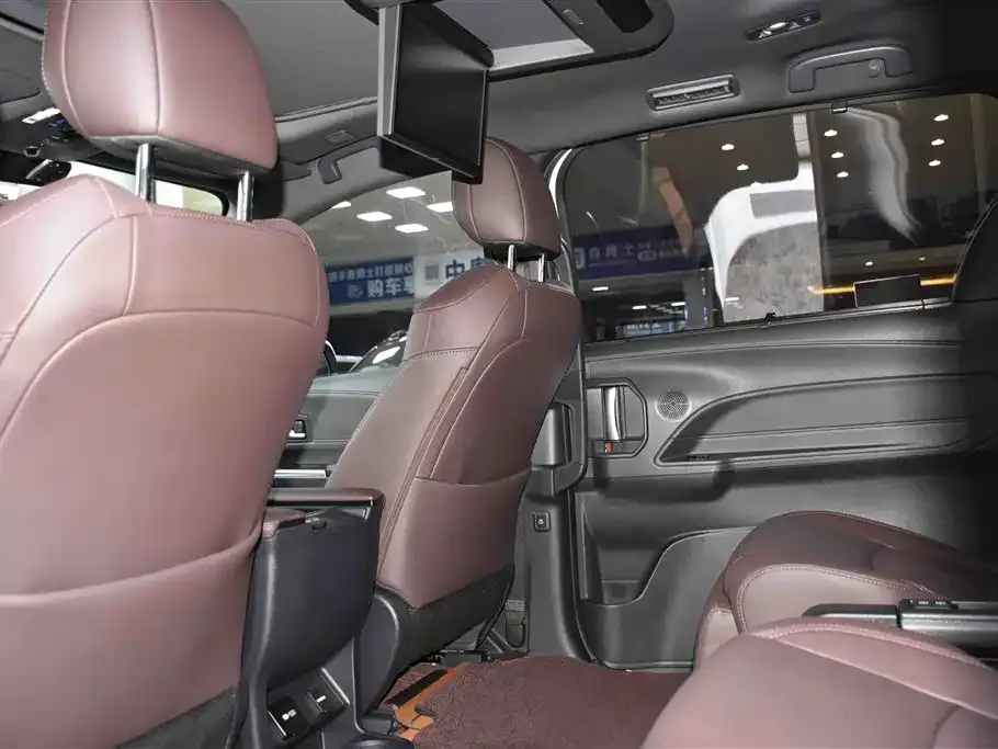 Toyota Sienna — фото 3