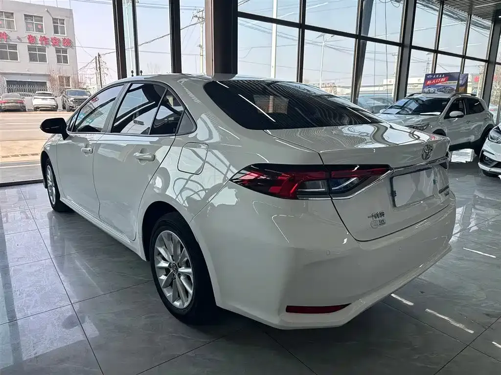 Toyota Corolla — фото 2