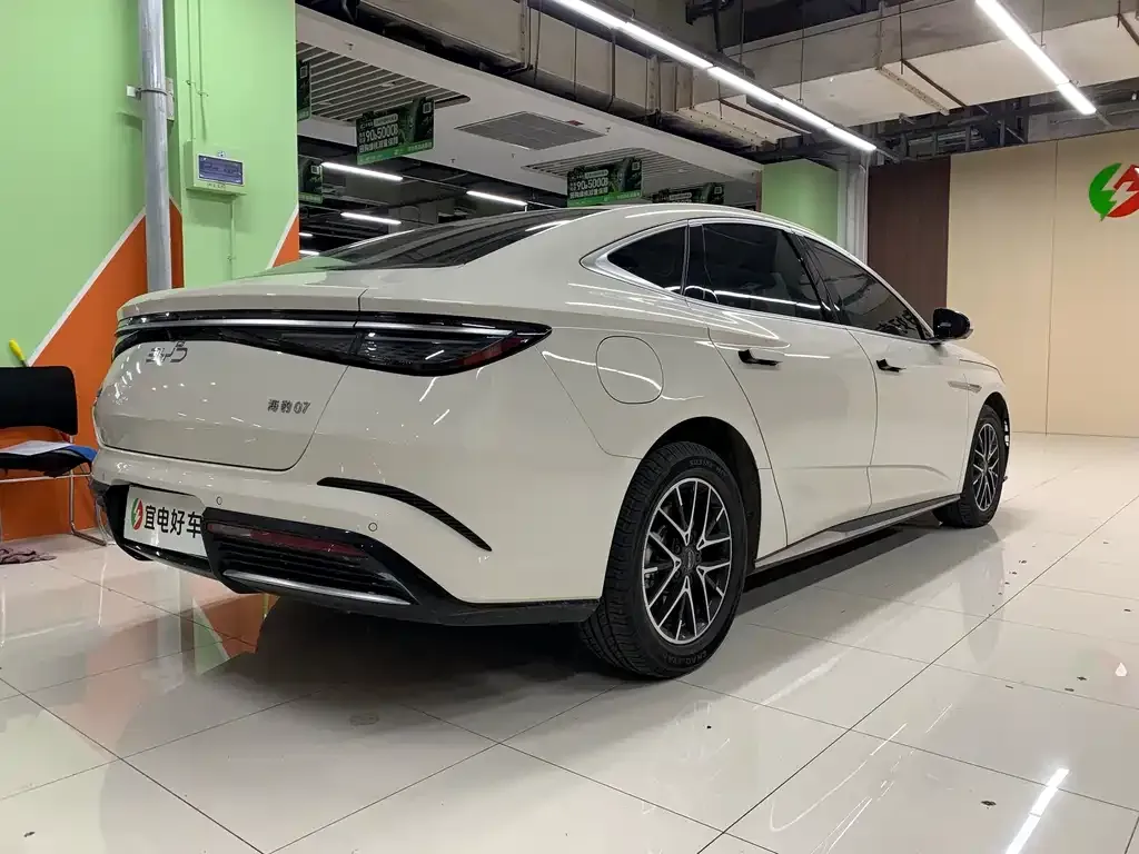 BYD Seal 07 DM-i — фото 2