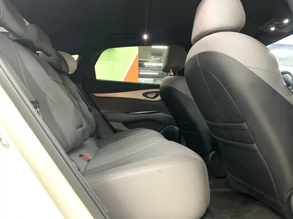 BYD Seal 07 DM-i — фото 9