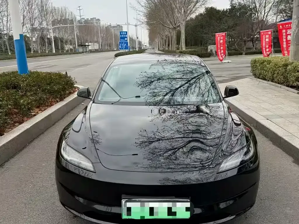 Tesla Model 3 — фото 1