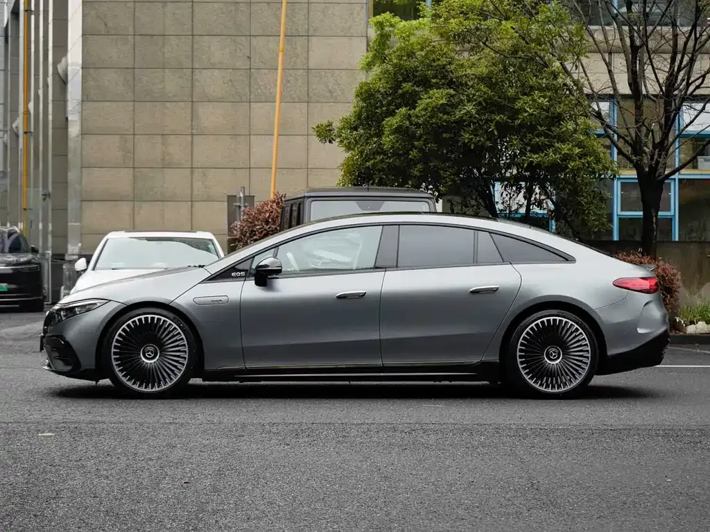 Mercedes-Benz EQS AMG — фото 7