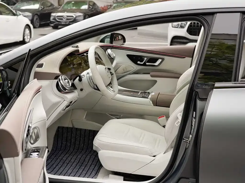 Mercedes-Benz EQS AMG — фото 3