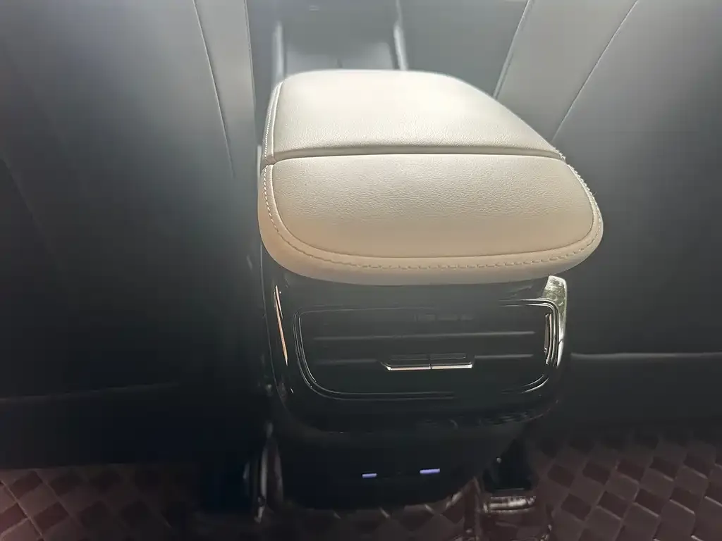 Geely Galaxy L7 — фото 3