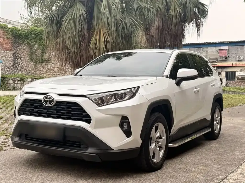 Toyota RAV4 — фото 9