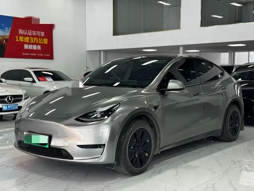 Tesla Model Y — фото 1
