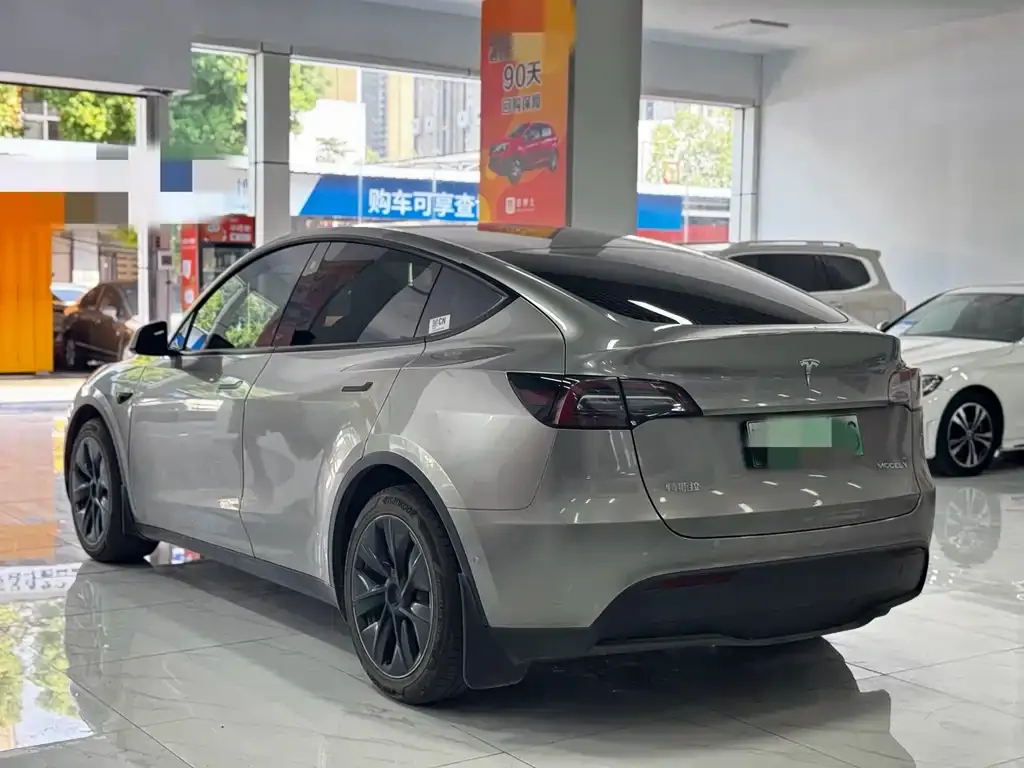 Tesla Model Y — фото 6