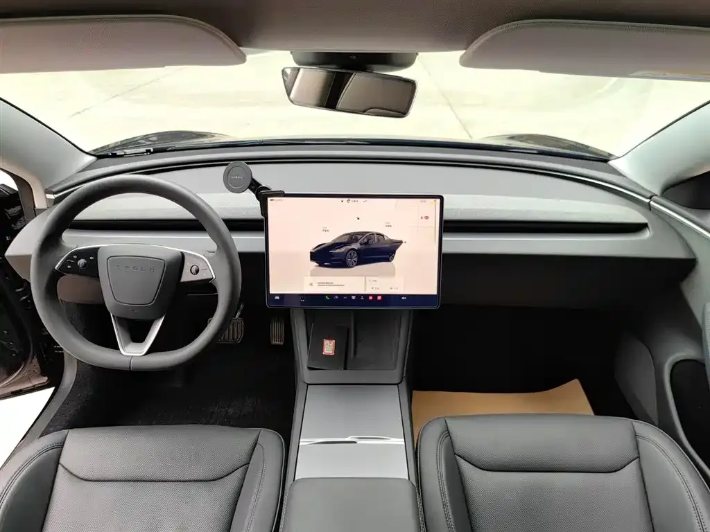 Tesla Model 3 — фото 4
