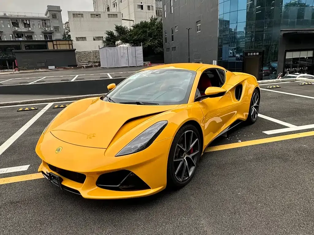 Lotus Emira — фото 1