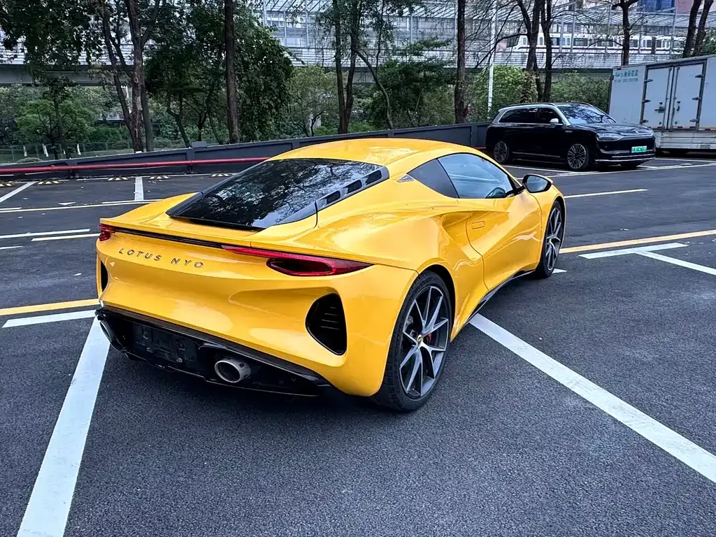Lotus Emira — фото 9