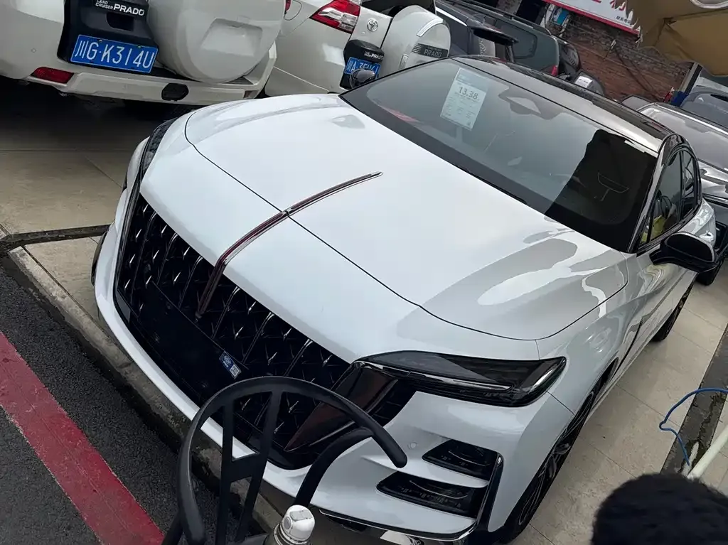 Hongqi H6 — фото 1