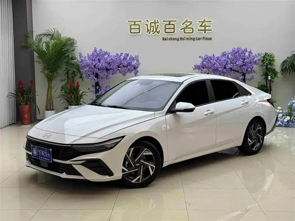 Hyundai Elantra — фото 1