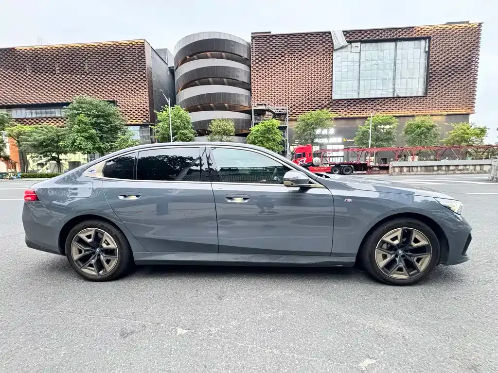 BMW i5 — фото 9
