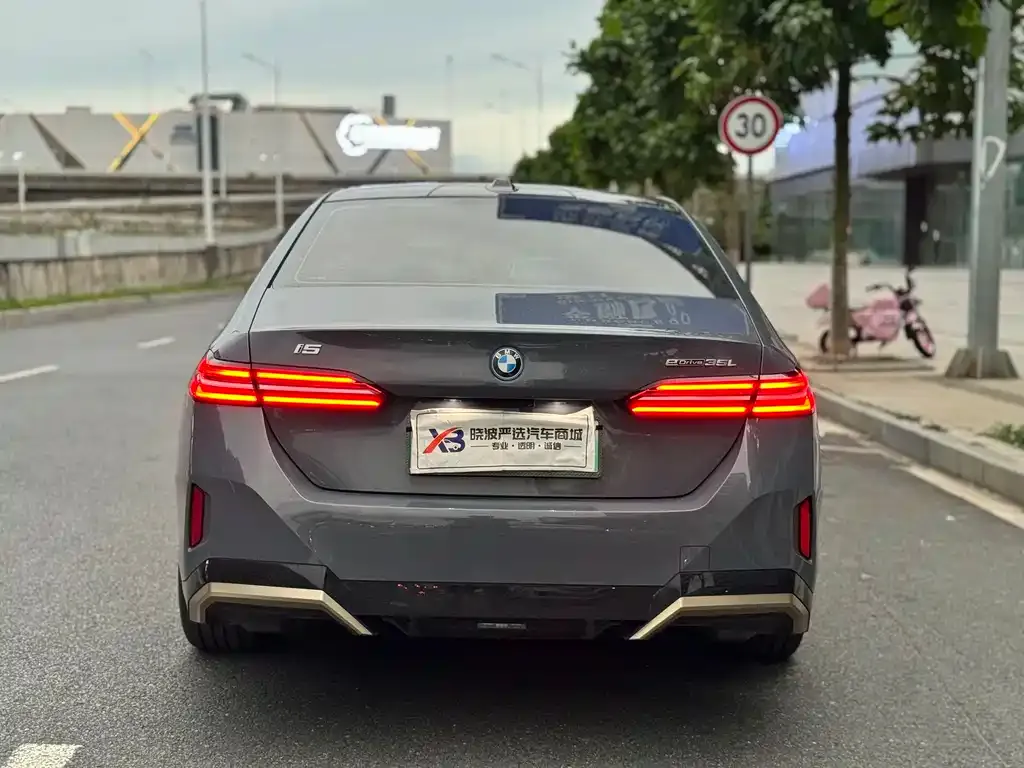 BMW i5 — фото 7