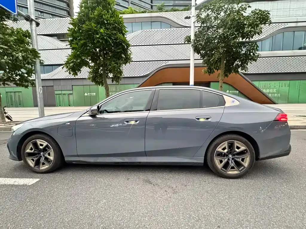 BMW i5 — фото 10
