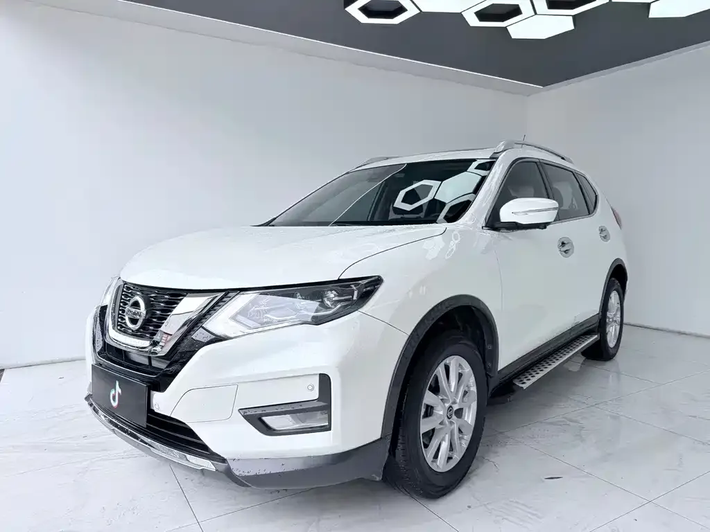 Nissan X-Trail — фото 1