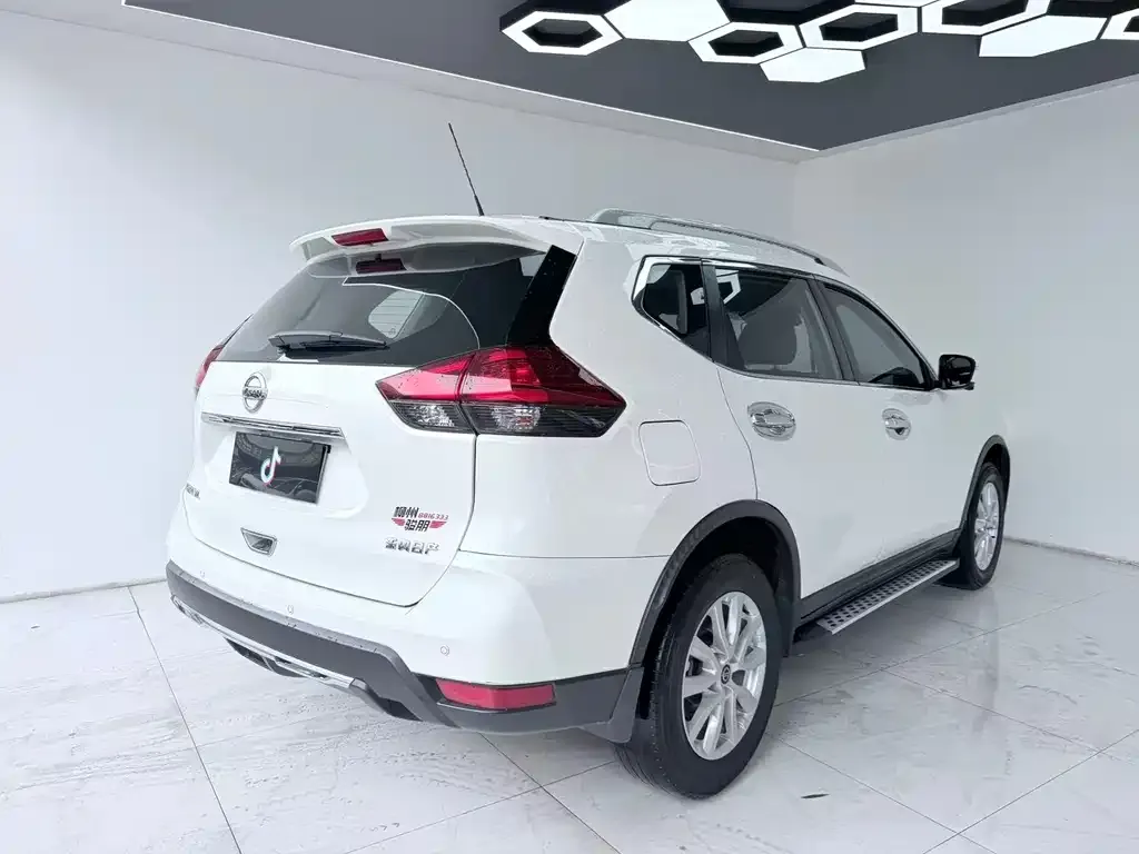 Nissan X-Trail — фото 9