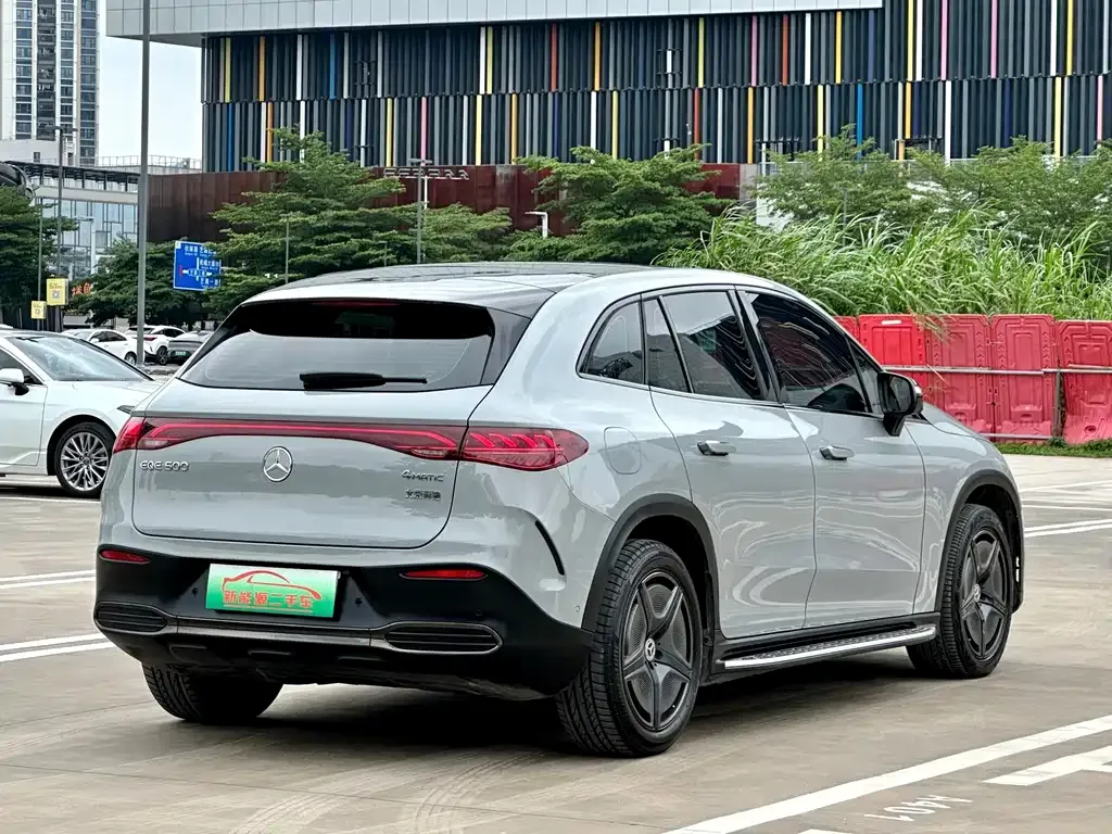 Mercedes-Benz EQE SUV — фото 10